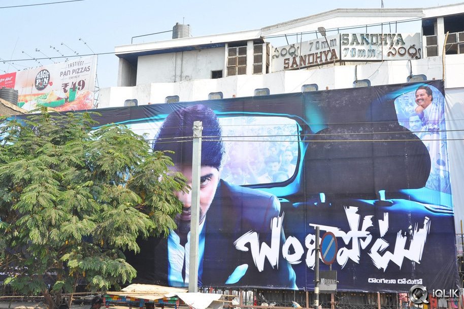 Bandipotu-Movie-Hungama-at-Sandhya-Theatre